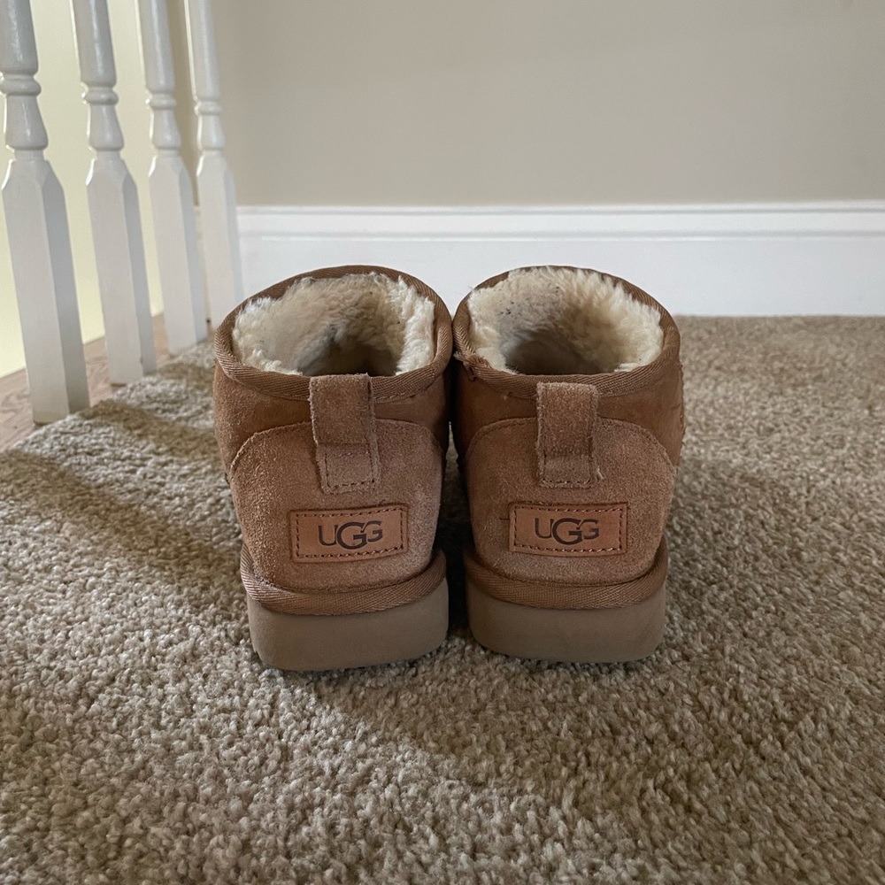 Chestnut Ugg minis size 8